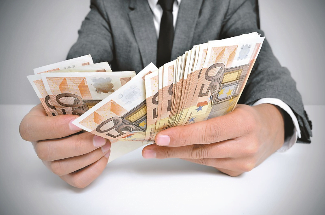 Cel mai bine plătiți salariați din România. Cum se câștigă 100.000 de euro pe lună