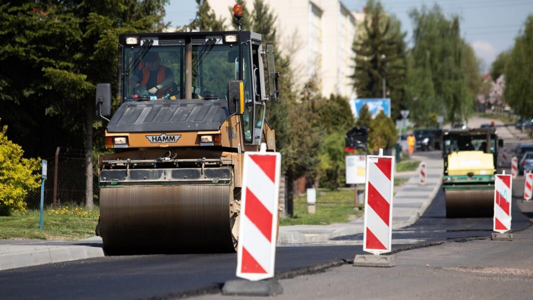 

Polonezii au inventat asfaltul cu parfum de flori.”Rețeta” se bazează pe uleiuri esențiale naturale și sintetice 
