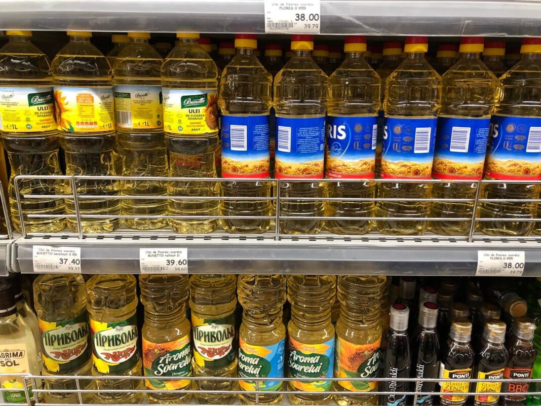 

Se scumpește uleiul, deși producția de floarea soarelui a crescut: ”Străinii profită de recolta noastră” 
Urmează o criză a alimentelor. Și pâinea se scumpește
