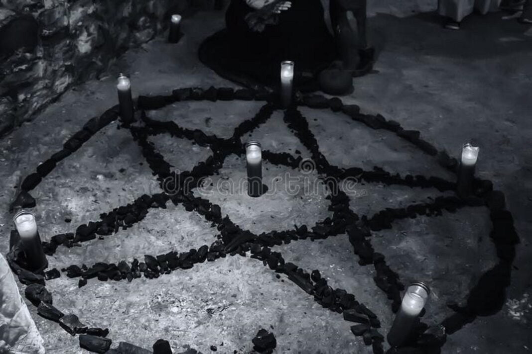 

Un cuplu de sataniști, acuzat de crime rituale în Rusia. Cei doi susțin că și-au mâncat victimele 
