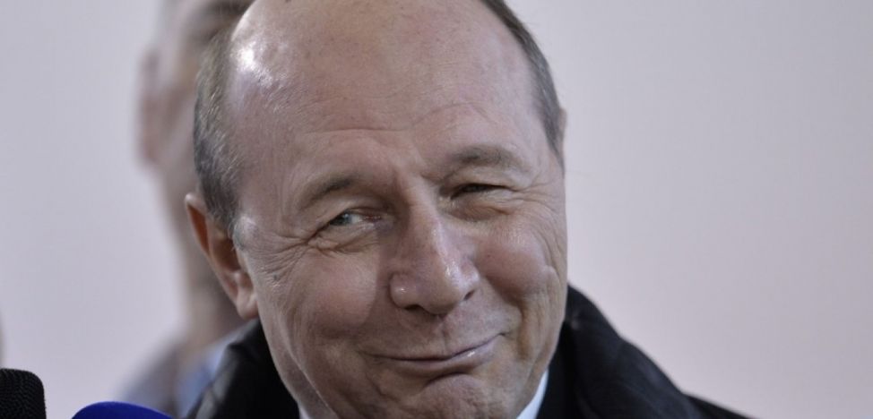 Traian Băsescu a împlinit 70 de ani. Imaginea zilei, alături cei 4 nepoţi. Ce surpriză i-au pregătit fiicele