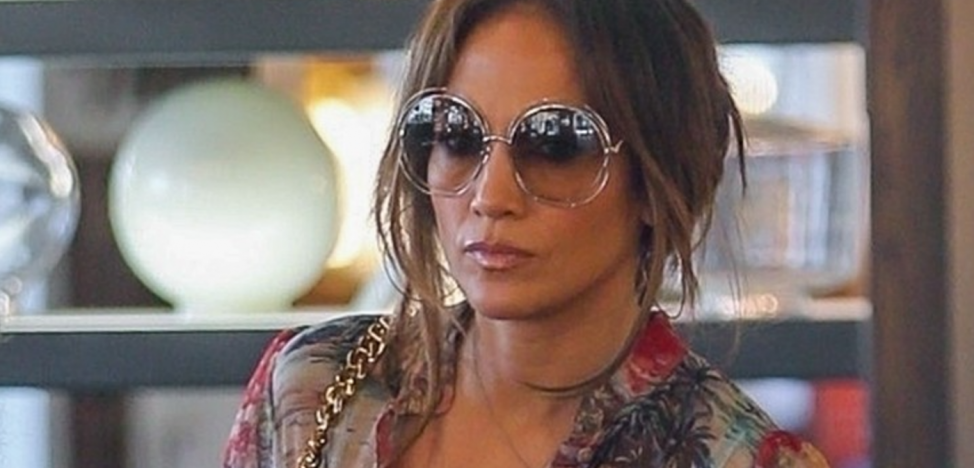 Apariţia lui Jennifer Lopez care alimentează zvonurile că
s-ar fi logodit deja cu Ben Affleck