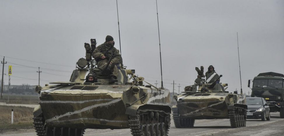 Blindate ruseşti întinse pe o distanţă de 12 kilometri se pregătesc pentru bătălia pentru Donbas