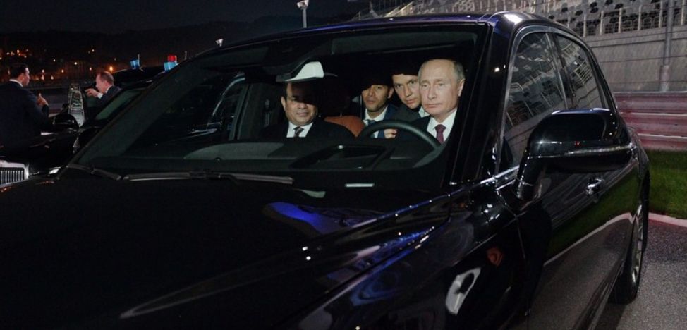Cum arată „bestia” Aurus Senat, limuzina pe care o foloseşte Putin