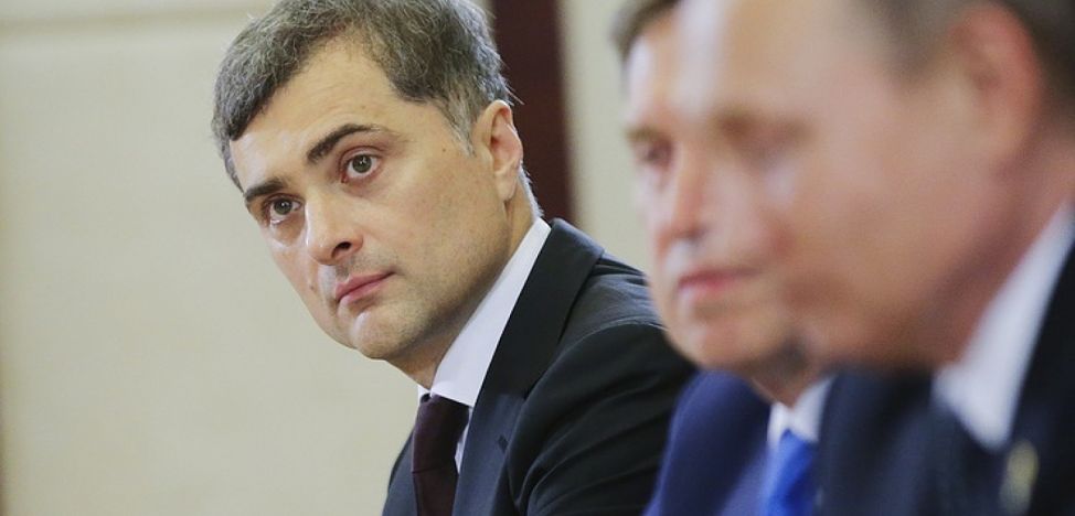 Fost deputat rus: Vladislav Surkov, supranumit „eminenţa cenuşie” a regimului Putin, este în arest la domiciliu. Noi epurări în cadrul FSB