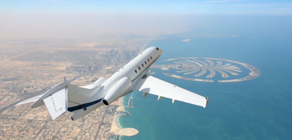 Peste 100 de avioane private deţinute de oligarhi ruşi sunt blocate în Dubai