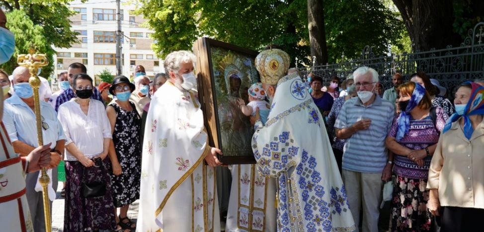 Procesiune pe străzile Capitalei, pentru a marca sărbătoarea Floriilor în Biserica Catolică, pentru prima dată de la declanşarea pandemiei