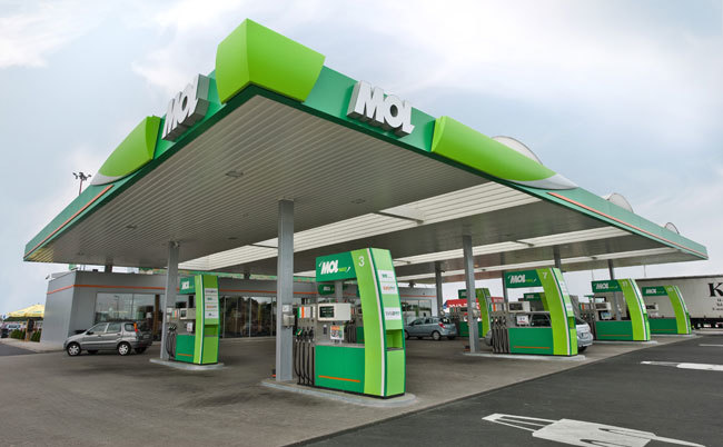 La benzinăriile Mol din Ungaria se pot cumpăra maximum 50 de litri de carburanţi cu preţ redus
