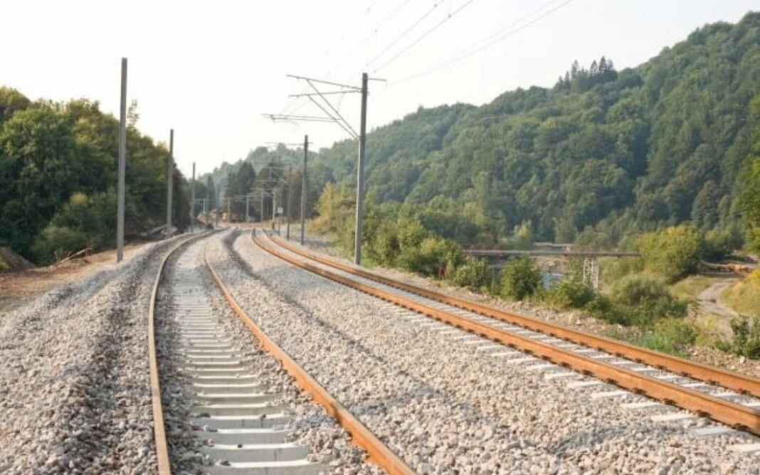 CFR anunţă lucrări de întreținere a infrastructurii pe mai mult de 1400 de km din reţeaua feroviară. Cât vor costa şi ce vor presupune