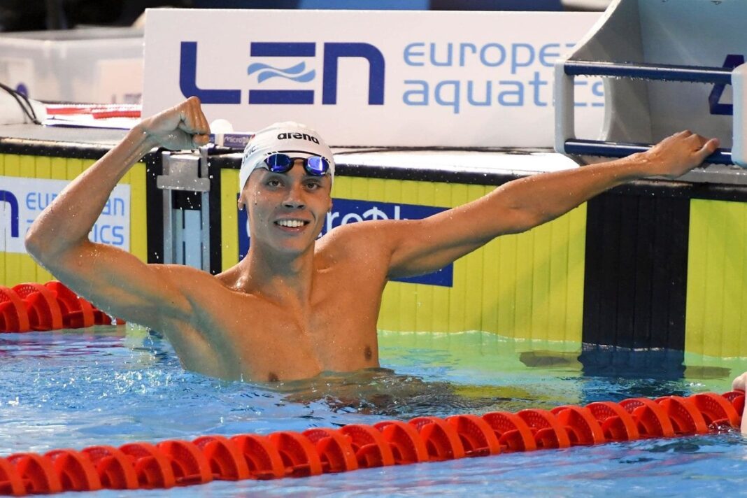 Lucian Bode, după performanţa lui Popovici: Ce rezultat formidabil / Ne umpli din nou sufletele de bucurie şi mândrie / Îţi mulţumim pentru că urci România pe podiumul competiţiilor sportive internaţionale de nataţie 
