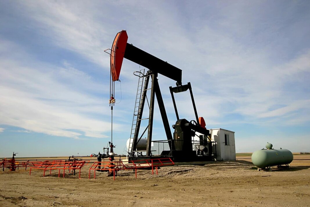 Preţurile petrolului au scăzut joi cu aproximativ 2 dolari pe baril, din cauza posibilei reveniri pe piață a Iranului