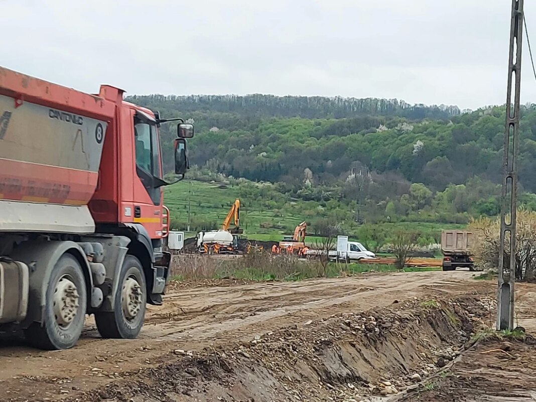 Probleme pe tronsonul cinci al autostrăzii Sibiu-Pitești: „Termenul de execuție riscă să nu fie respectat“