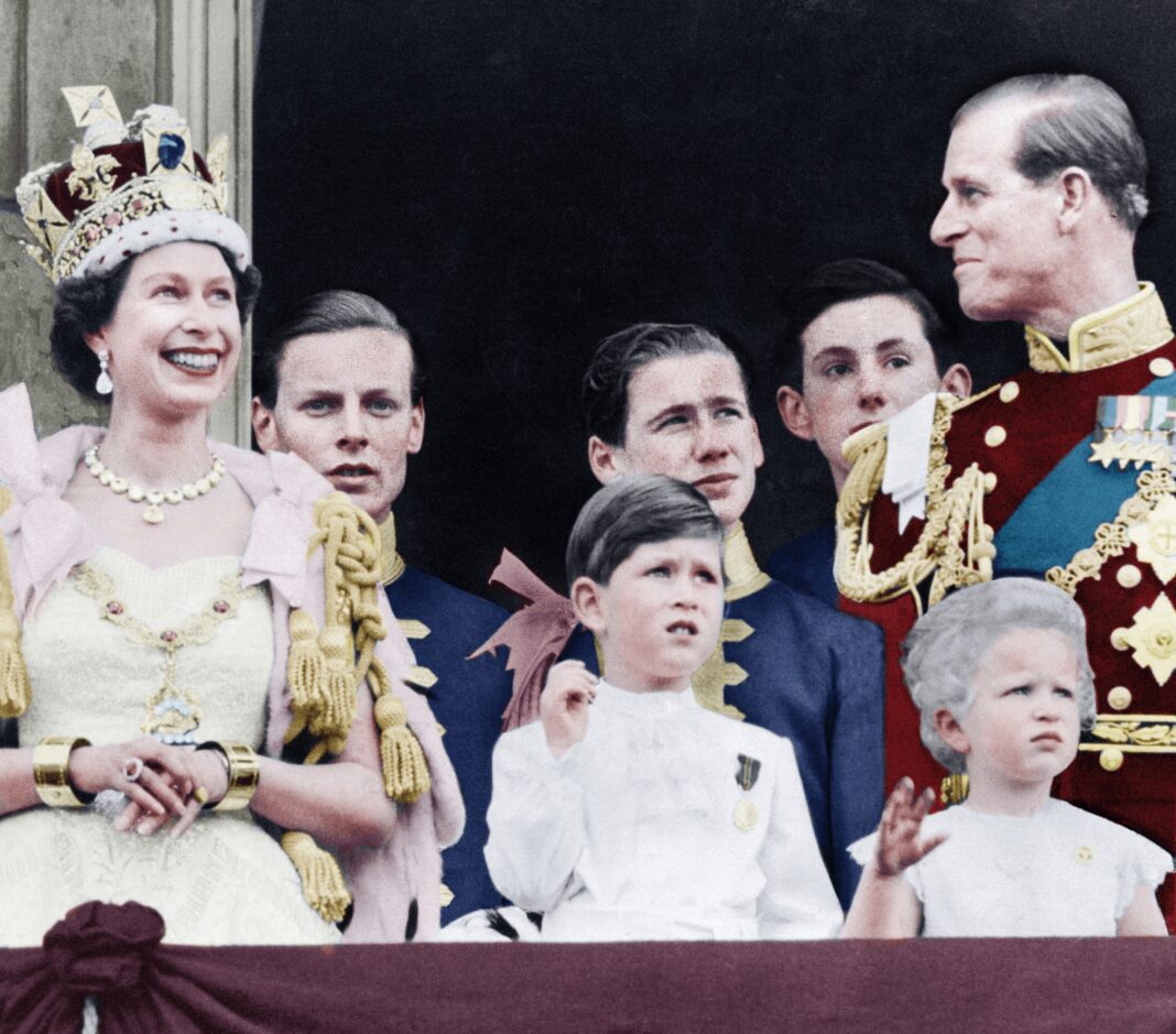Regina Elisabeta a II-a, o viaţă petrecută în slujba britanicilor