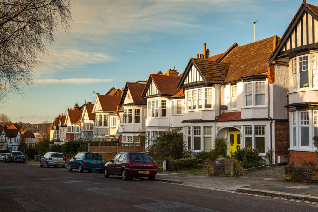 Avansul minim pentru a cumpăra o casă în Marea Britanie, care sunt zonele cele mai scumpe și cele mai accesibile