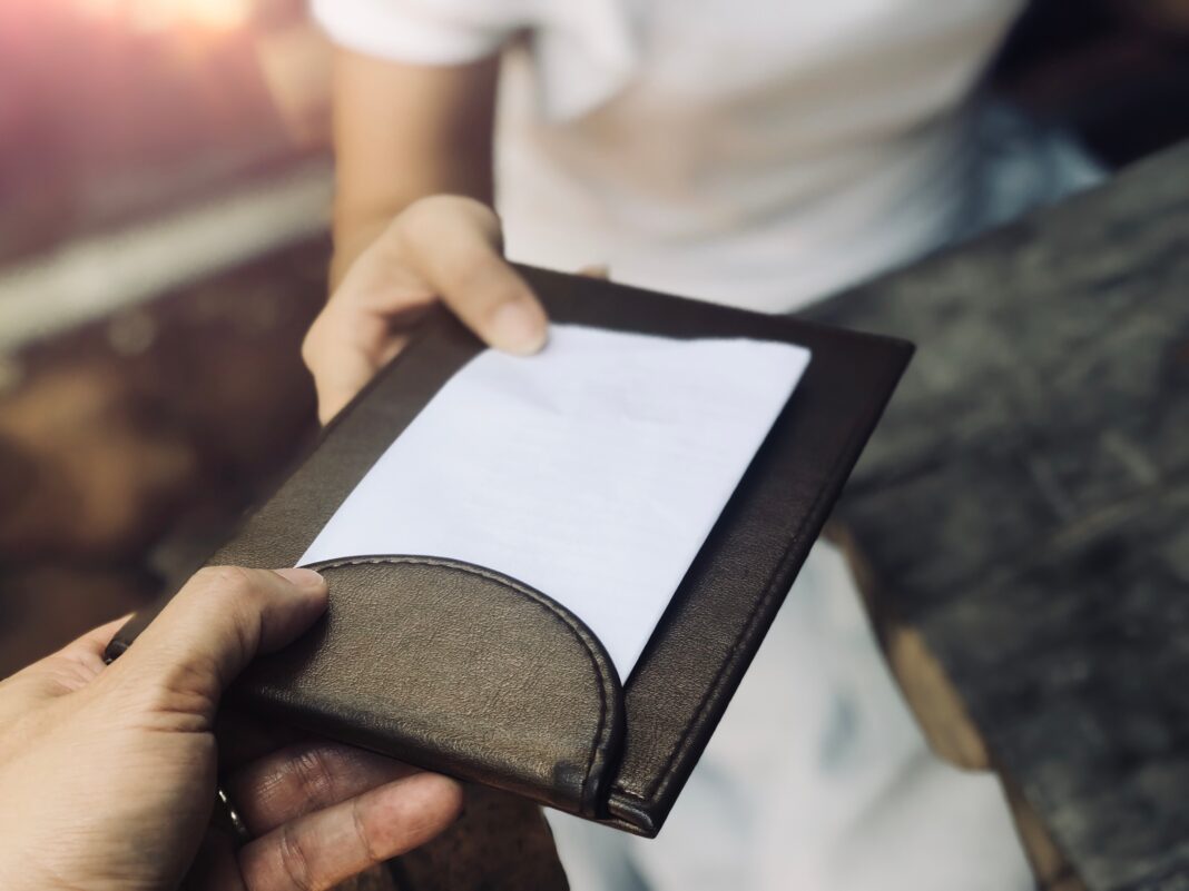 Cum sunt țepuiți românii în concedii: „Bineînțeles că era o mare vrăjeală!”