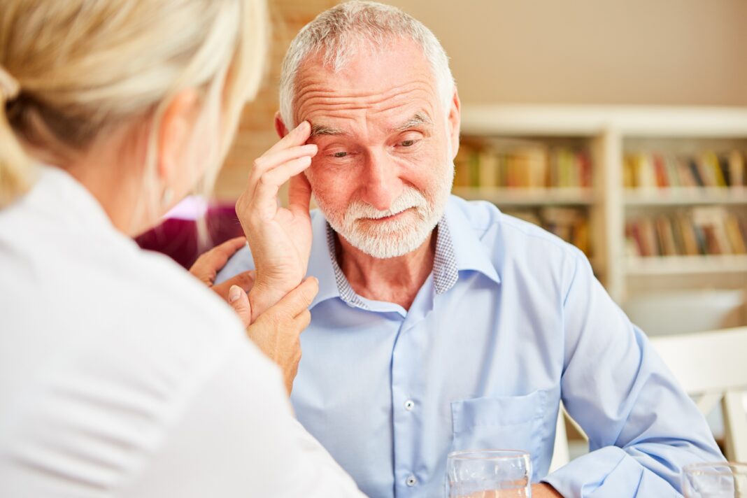 Maladia Alzheimer, depistată la domiciliu. A fost lansat testul care identifică proteina responsabilă de boală