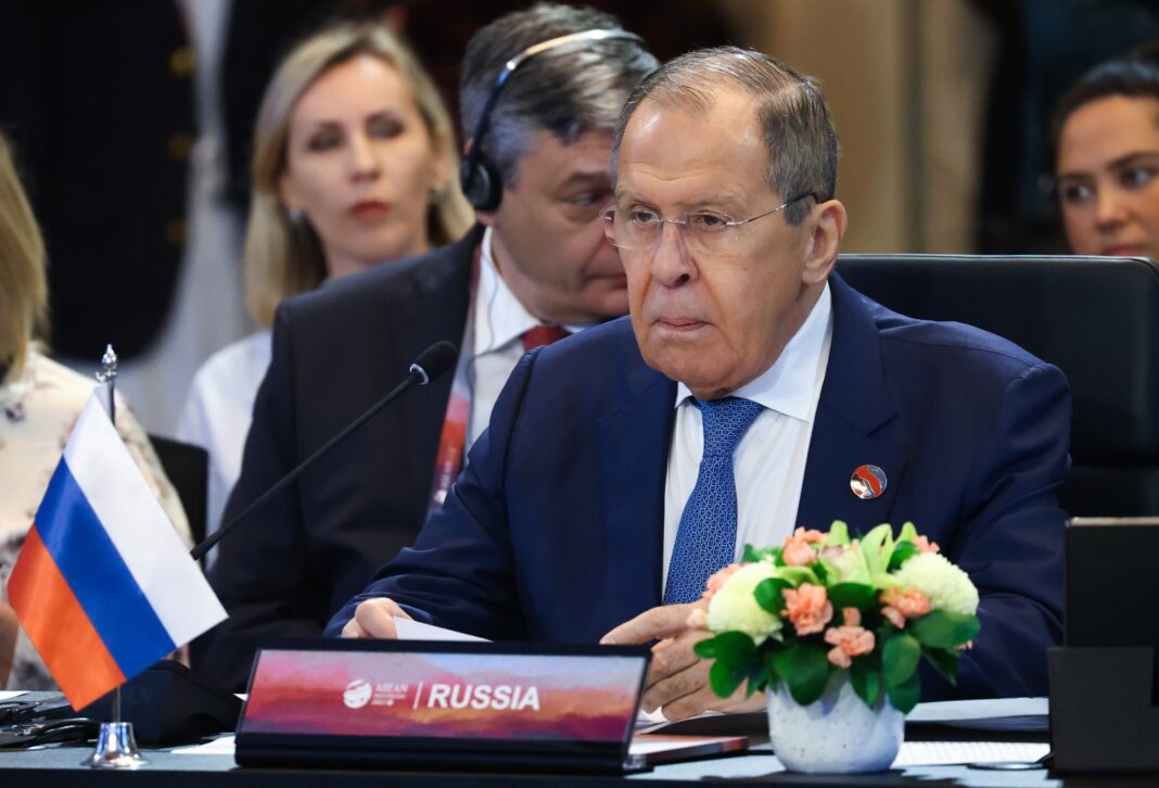 Serghei Lavrov: „Rusia va trata prezenţa avioanelor F-16 în Ucraina drept o ameninţare nucleară”