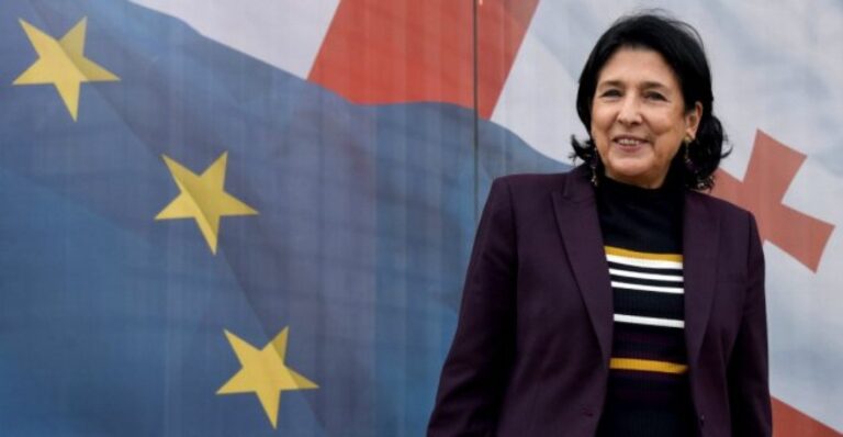 Georgia: Partidul aflat la guvernare vrea destituirea președintei Salome Zurabișvili pentru vizitele făcute în UE