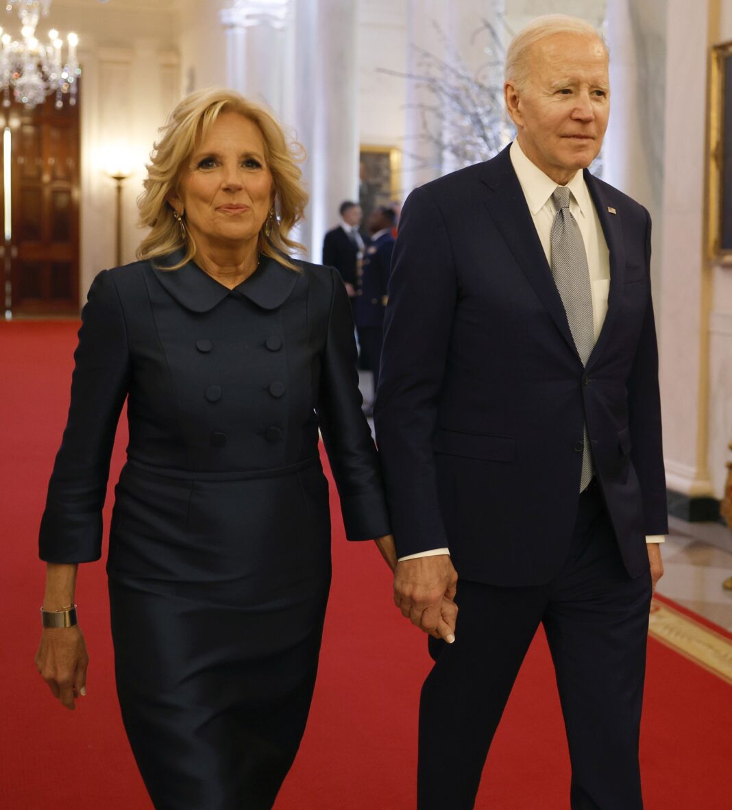Joe Biden, ținta criticilor pentru că nu a purtat mască, deși soția sa a fost diagnosticată cu COVID