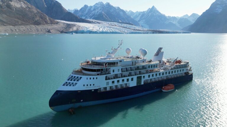 Nava de croazieră eșuată în Groenlanda, eliberată după 4 zile. Unii dintre pasageri s-au îmbolnăvit de COVID-19