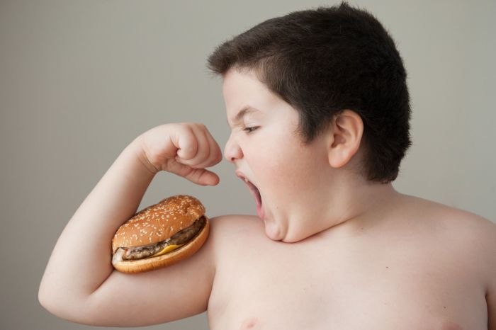 Obezitatea în rândul copiilor români, un fenomen. Ce spun specialiștii despre efectele dezastruoase pe termen lung