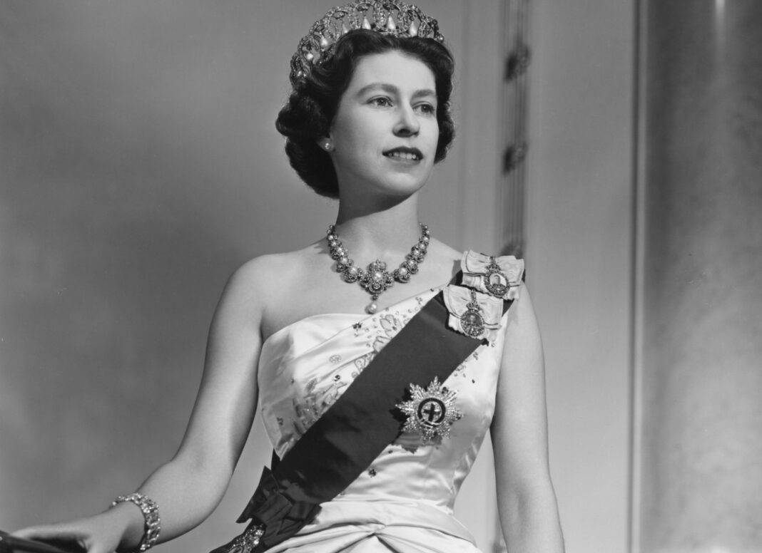 Sfârșitul domniei Reginei Elisabeta a II-a. Un an de când Marea Britanie are un rege: Charles al III-lea