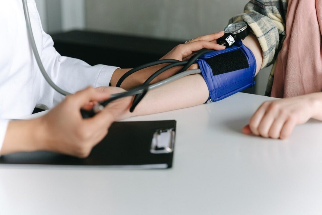 Un raport al OMS arată că patru din cinci persoane cu hipertensiune nu primesc tratamentul adecvat