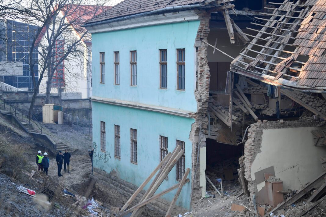 Administratorul societăţii care realiza lucrări la internatul prăbușit, pus sub control judiciar