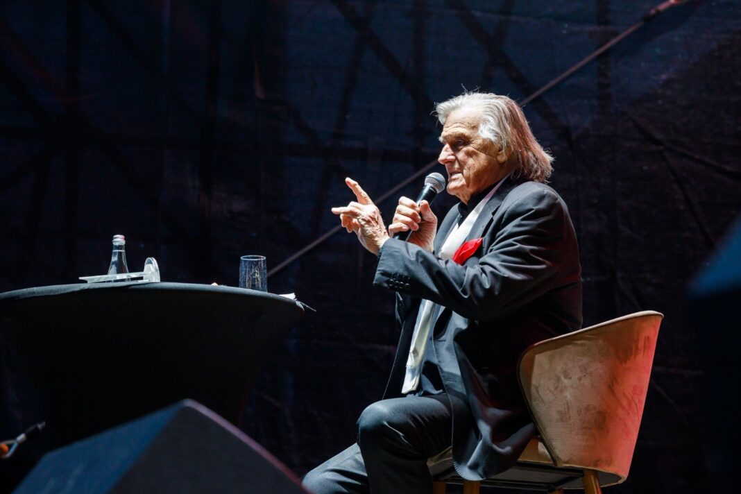 Cea mai frumoasă poveste de Crăciun a lui Florin Piersic. Cine este Măriuca, fetița pe care a adoptat-o de mică VIDEO