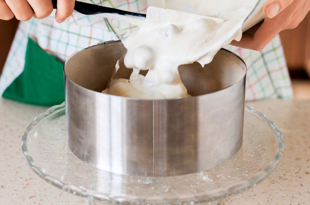 Cel mai simplu și rapid desert de Crăciun. Nu necesită coacere, e delicios și arată spectaculos VIDEO