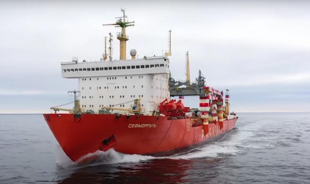 O navă cu propulsie nucleară a fost brusc cuprinsă de flăcări în Murmansk