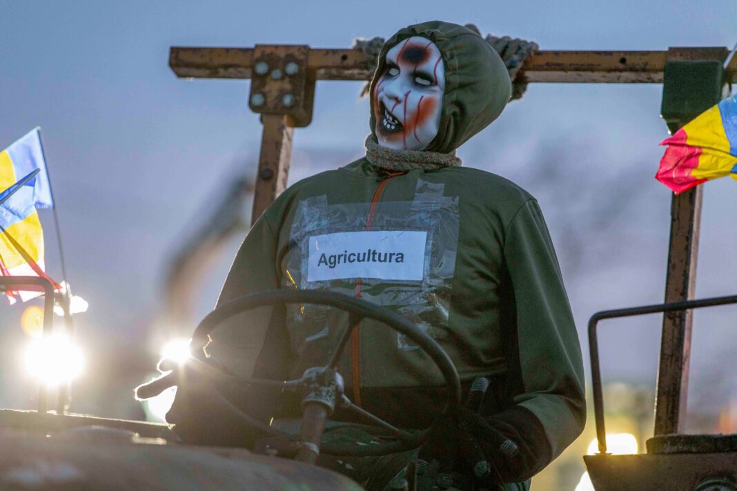 A zecea zi de proteste ale fermierilor și transportatorilor. ASF anunță plafonarea RCA la TIR-uri. Reacția lui Ciolacu