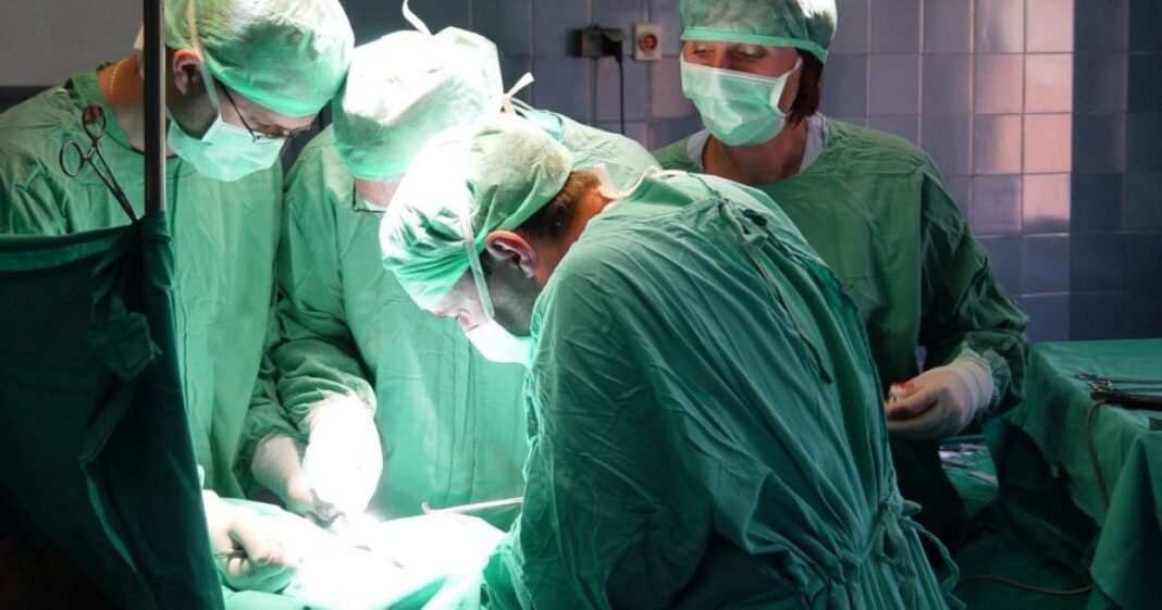 Ce este și cum se tratează adenomul de prostată, boala de care suferă Regele Charles