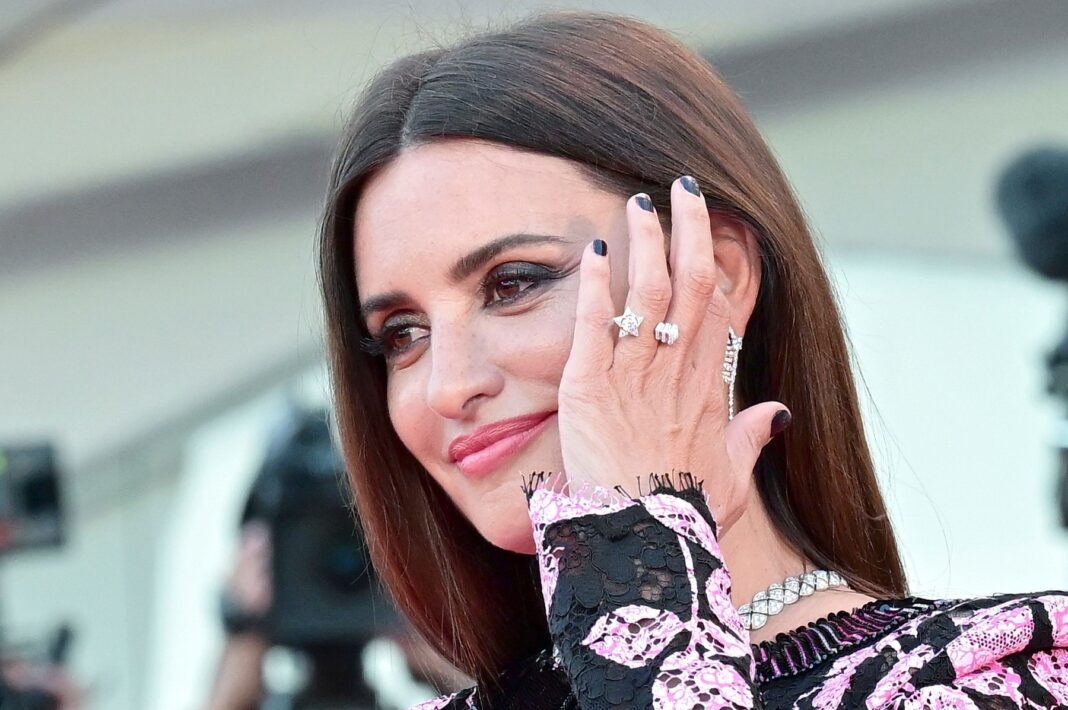 Penelope Cruz susține că social media este „un experiment crud