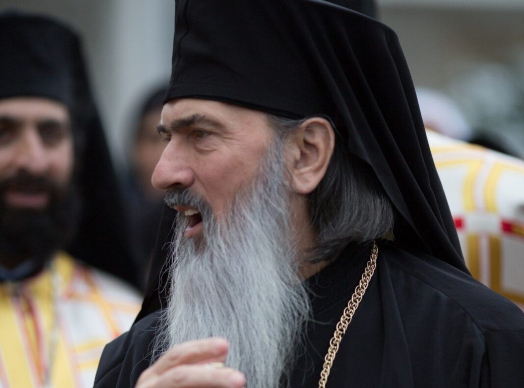 Arhiepiscopul Teodosie, chemat să răspundă pentru „răzvrătire” și „indisciplină”, a primit doar o dojană