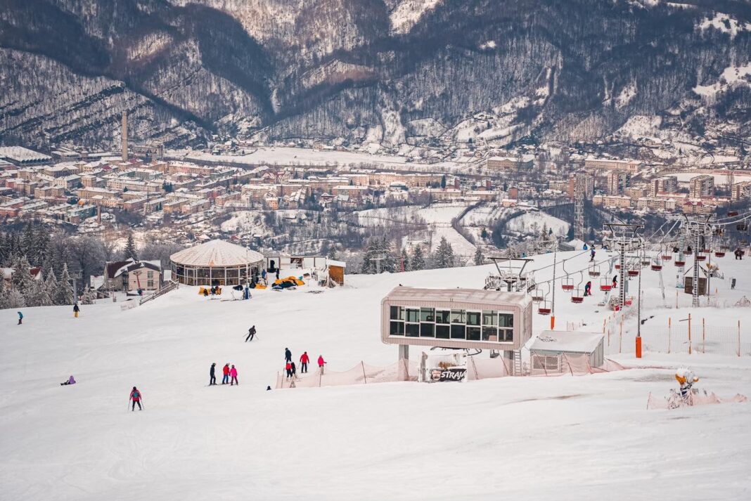 Straja, stațiunea de schi din Munții Vâlcan. Ținutul legendar de la vechile hotare ale Carpaților VIDEO