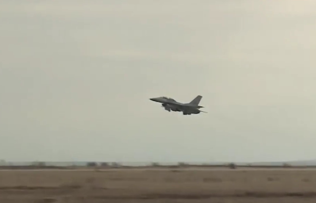 Cum se acomodează piloții români cu avioanele F-16 Fighting Falcon
