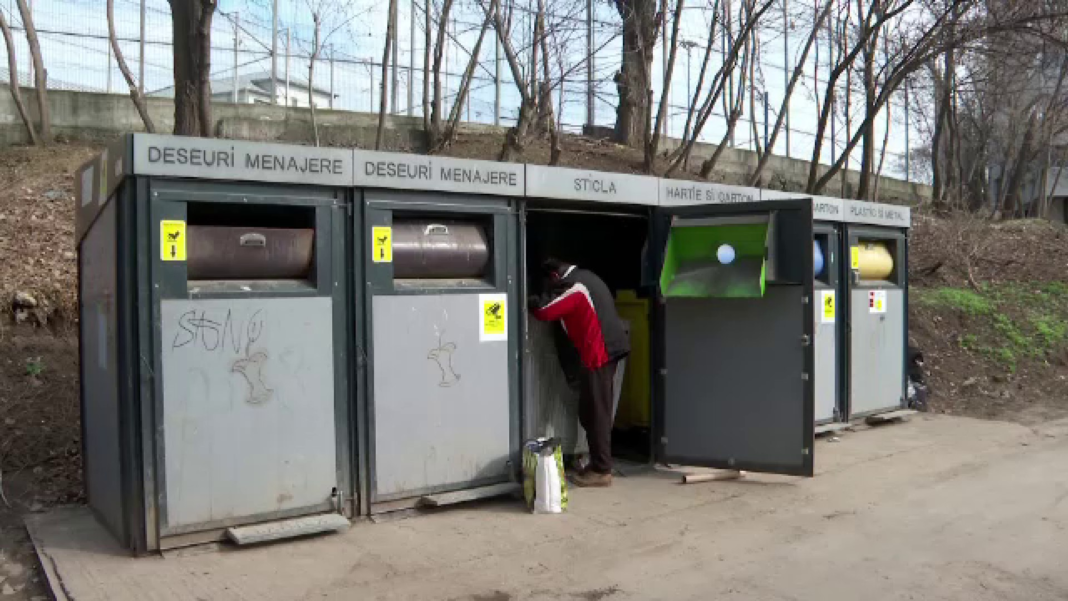 Hibele programului de reciclare RetuRo. Punctele de colectare a gunoiului din România, făcute praf de „minerii” de deșeuri