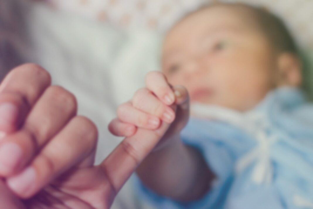 Motivul uluitor pentru care un cuplu a decis să-și dea fiica de trei luni spre adopție: „Nu era negociabil”