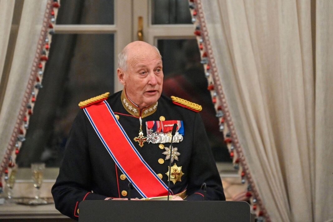 Regelui Harald al Norvegiei i s-a pus un stimulator cardiac în Malaezia, unde se afla într-o călătorie privată