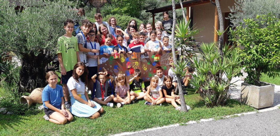 Românii care și-au făcut un rost în altă țară. De șase ori mai multe botezuri decât înmormântări în diaspora