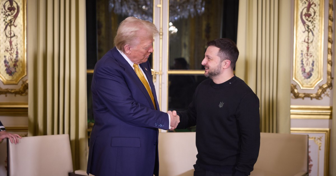 Strângere de mână istorică Trump-Zelenski la Elysée, în prezenţa preşedintelui Macron