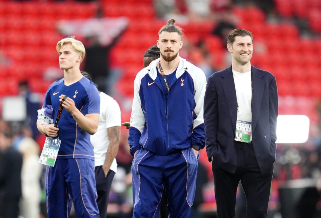 Cum s-a afișat Radu Drăgușin la finala Europa League, câștigată de Tottenham cu Manchester United