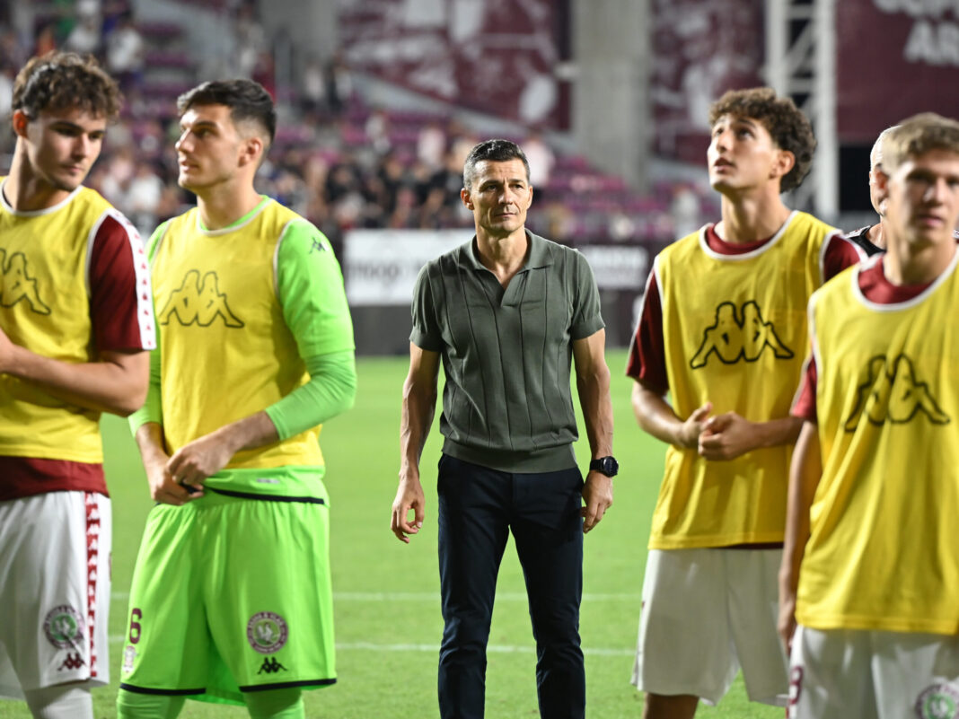Costel Gâlcă își trage la răspundere jucătorii după ce Rapid a devenit lider în Superliga: „Mă nemulțumește!”