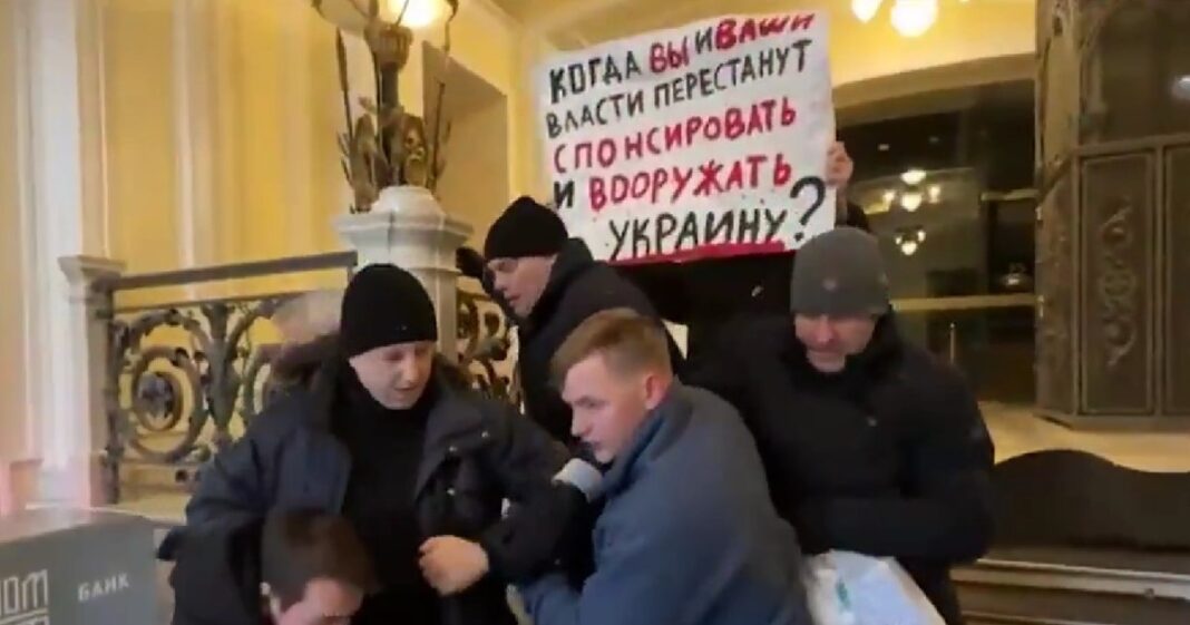 Ambasadorul Poloniei în Rusia, atacat de activiști pro-ruși la Sankt Petersburg. „Au fost jigniri și o încercare de folosire a forței”