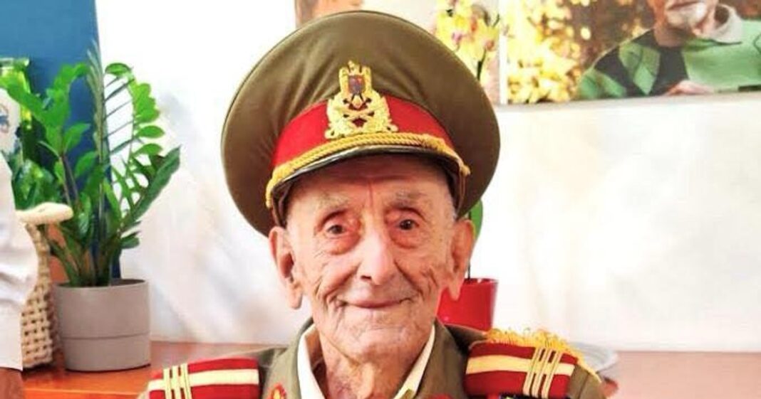 Cine a primit singura decoraţie oferită de Nicușor Dan de Ziua Națională. „Reprezintă esenţa a ceea ce înseamnă dragostea de ţară”