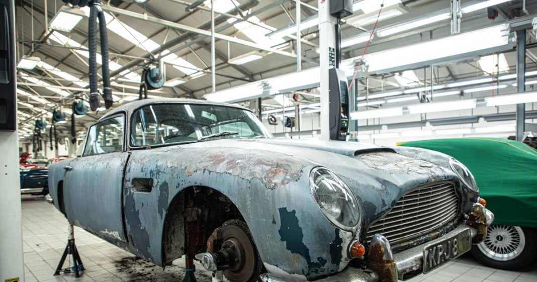 De la rugină la lux: un Aston Martin DB5 abandonat, readus la viață după 50 de ani. Cât valorează acum