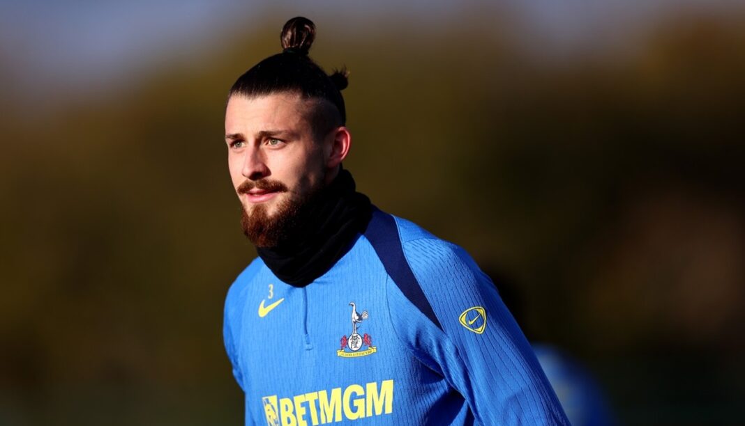 Fiorentina l-a ofertat pe Radu Drăguşin. Tottenham a luat decizia