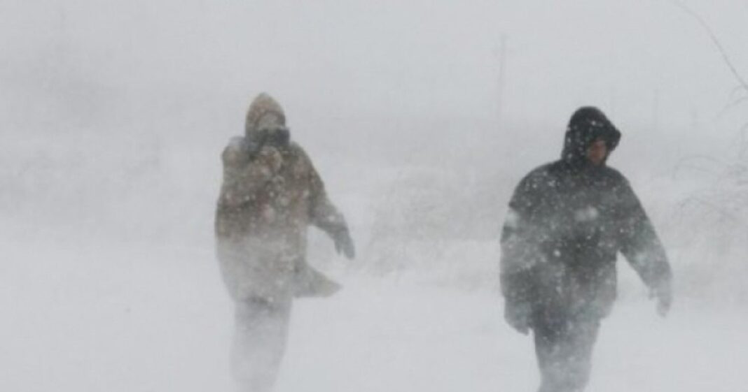 Iarna pune stăpânire pe România: ninsori în mare parte din țară, vânt puternic și ger. Cod galben în 19 județe și în București