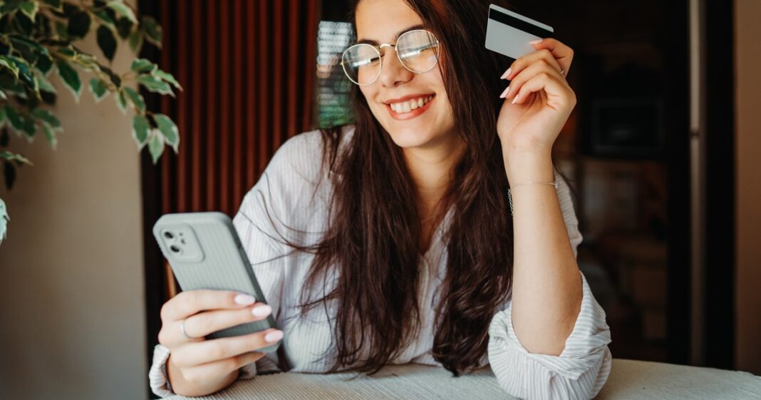 Majoritatea firmelor vor acorda prime de Crăciun şi în 2025. Câţi bani ar putea primi angajații